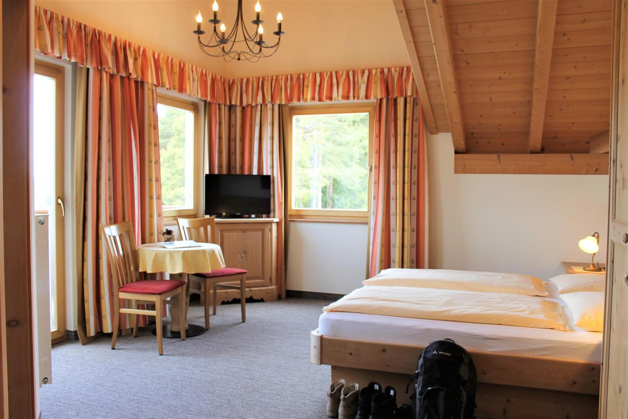 Hotel Landgasthof Laerchenwald Collepietra Kültér fotó
